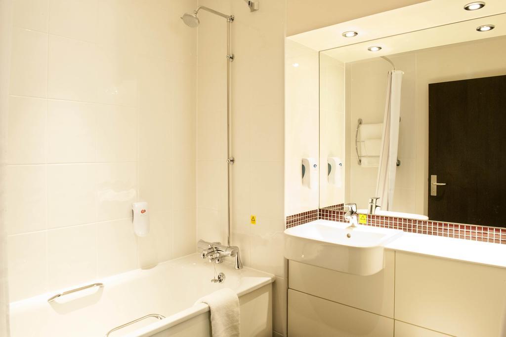 Premier Inn Oldham - Broadway Luaran gambar