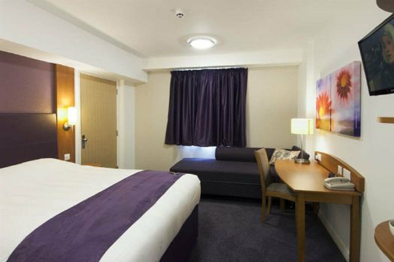 Premier Inn Oldham - Broadway Luaran gambar